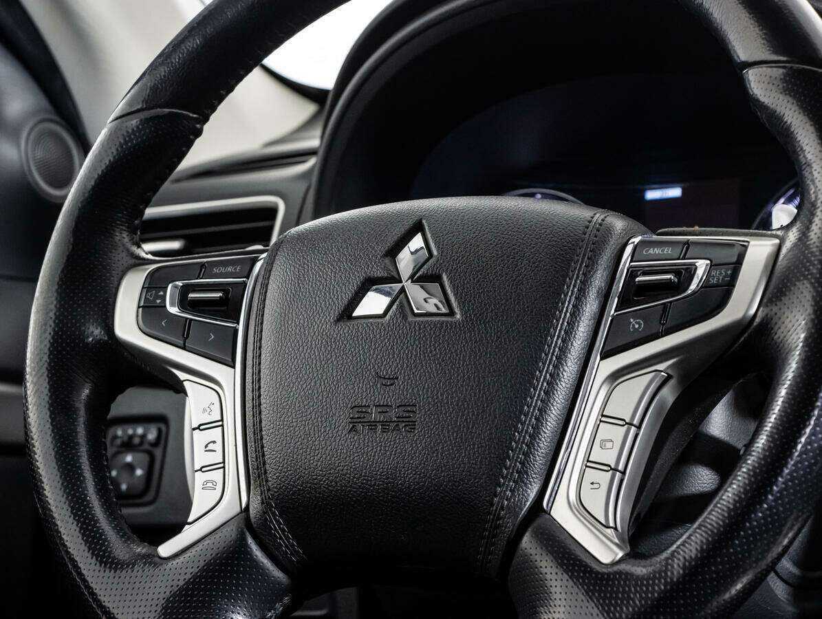 Mitsubishi Pajero Sport 2017 года с пробегом. Фото: #8