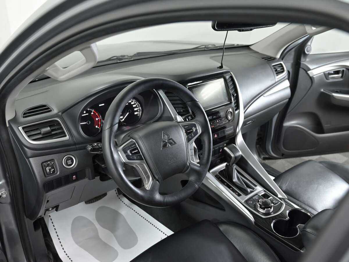 Mitsubishi Pajero Sport 2017 года с пробегом. Фото: #7