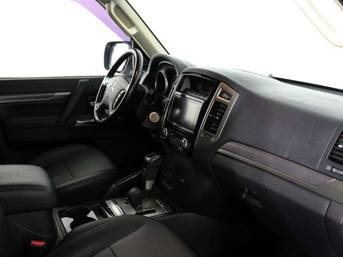 Mitsubishi Pajero 2015 года с пробегом. Фото: #3