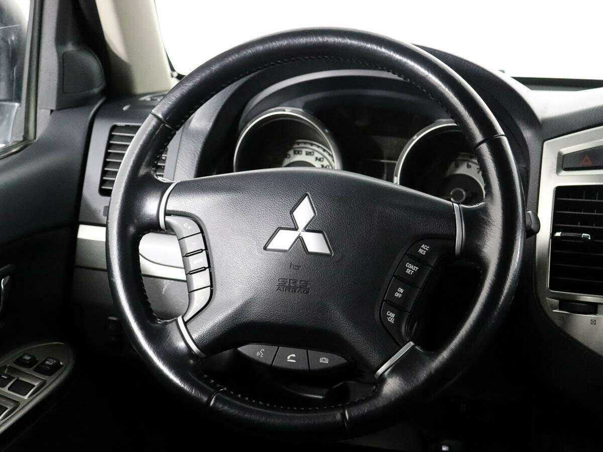 Mitsubishi Pajero 2015 года с пробегом. Фото: #9