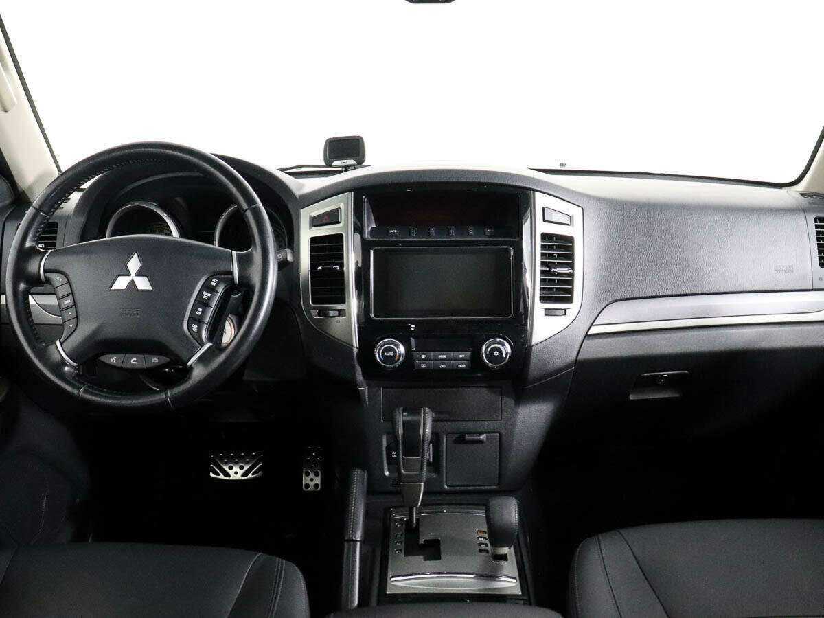 Mitsubishi Pajero 2018 года с пробегом. Фото: #10