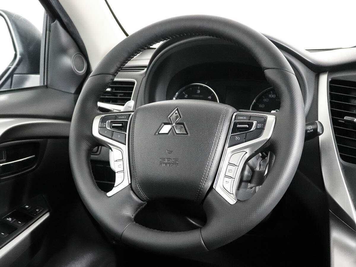 Mitsubishi Pajero Sport 2018 года с пробегом. Фото: #12