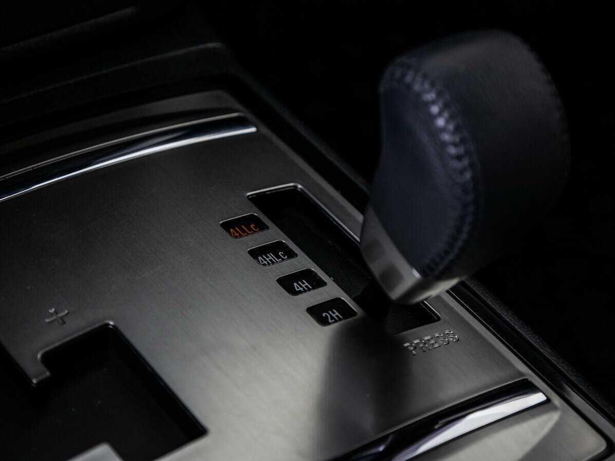 Mitsubishi Pajero 2017 года с пробегом. Фото: #14