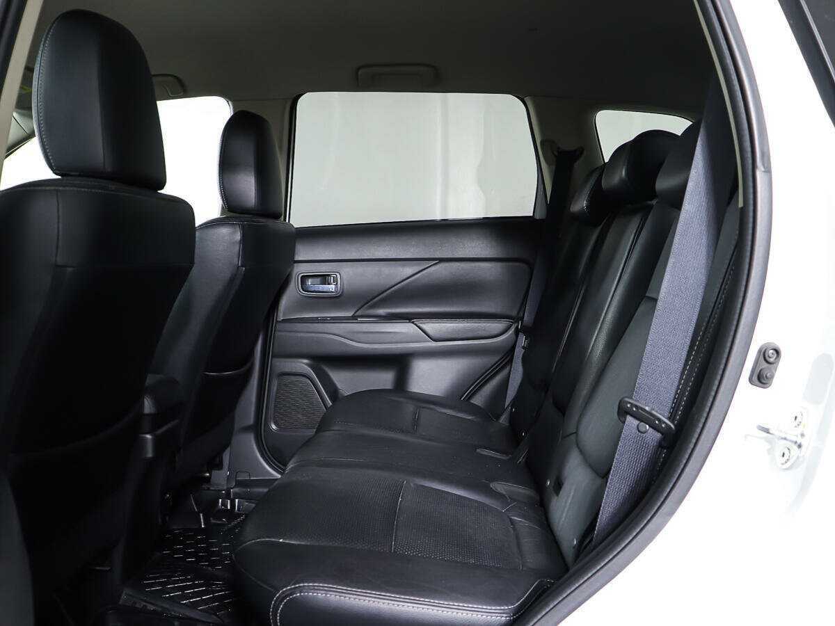 Mitsubishi Outlander 2015 года с пробегом. Фото: #9