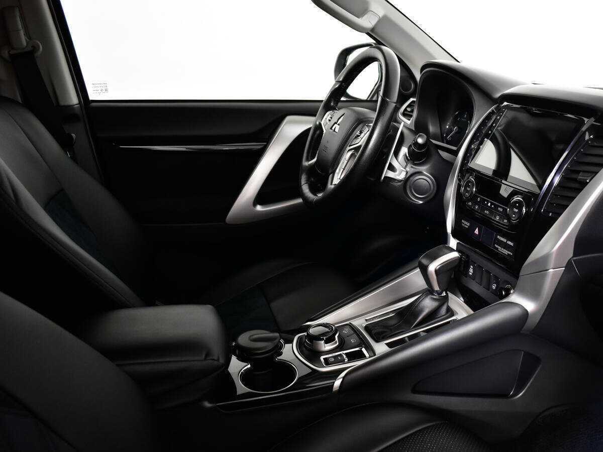 Mitsubishi Pajero Sport 2018 года с пробегом. Фото: #6