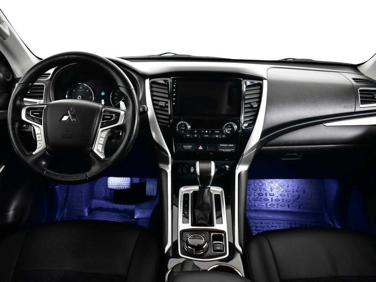 Mitsubishi Pajero Sport 2018 года с пробегом. Фото: #9