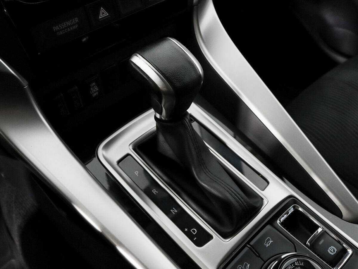 Mitsubishi Pajero Sport 2017 года с пробегом. Фото: #9