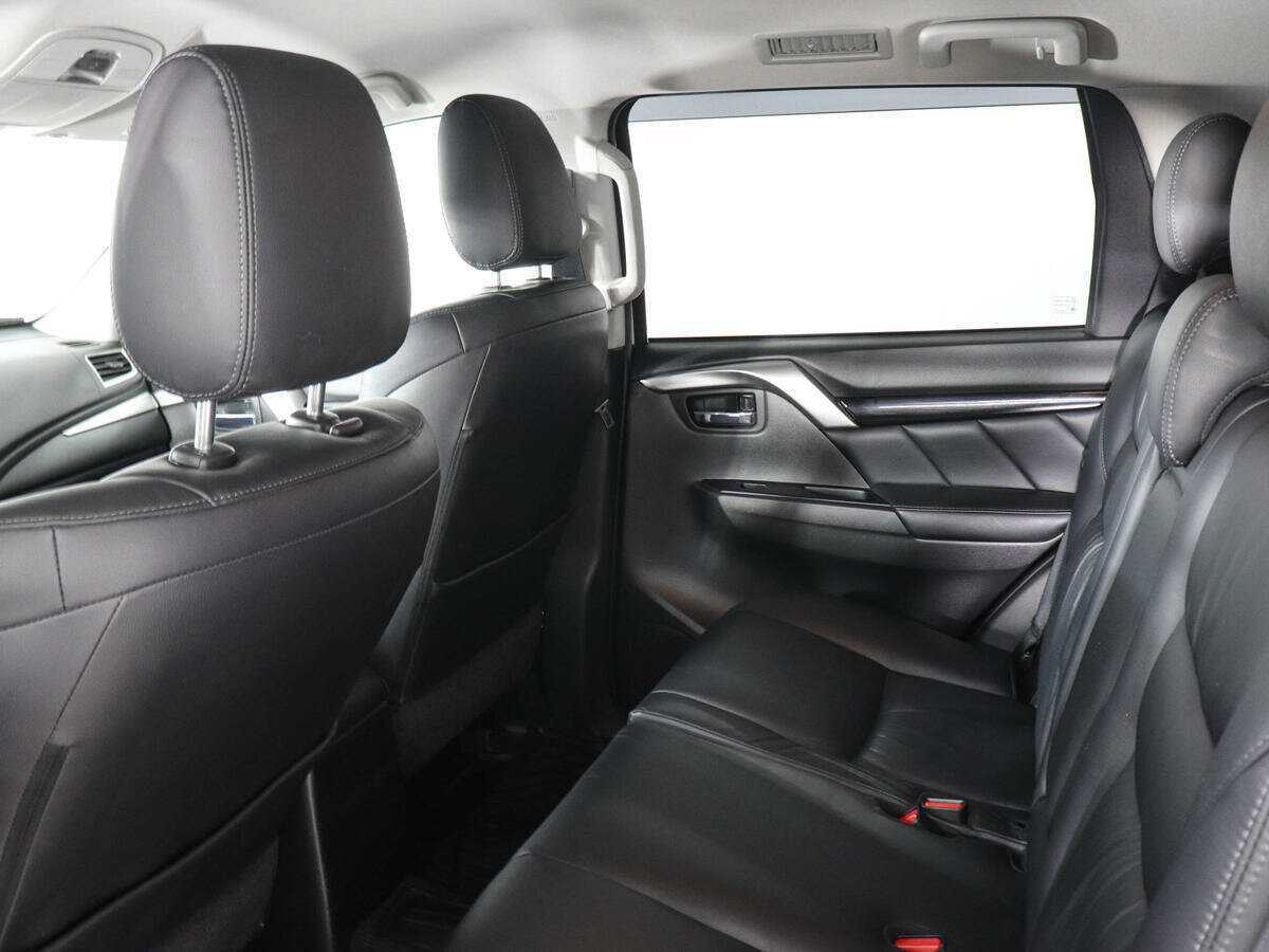 Mitsubishi Pajero Sport 2018 года с пробегом. Фото: #11