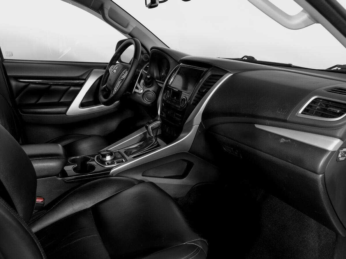 Mitsubishi Pajero Sport 2018 года с пробегом. Фото: #8