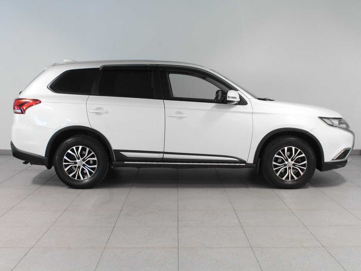 Mitsubishi Outlander 2017 года с пробегом. Фото: #3