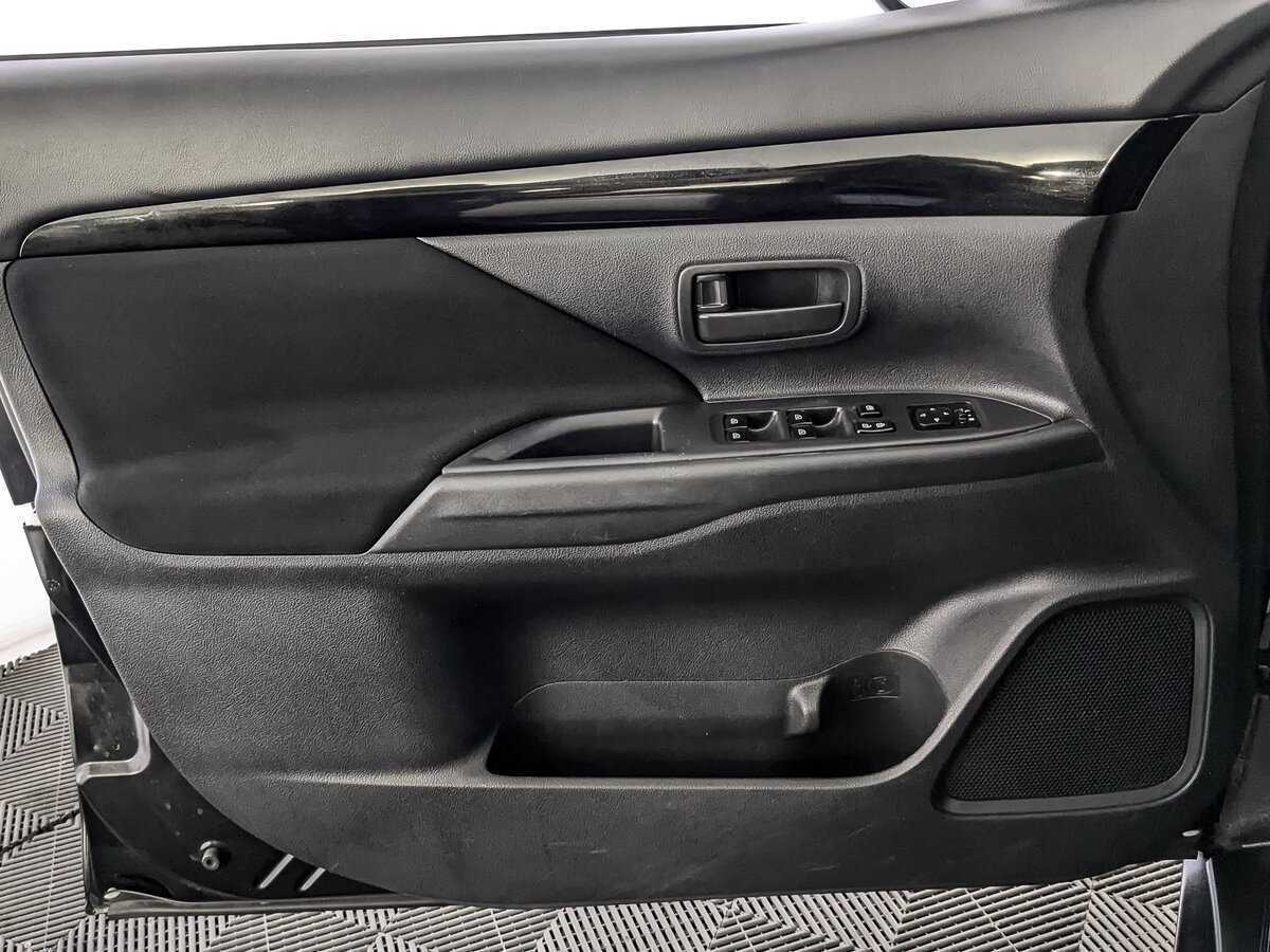 Mitsubishi Outlander 2018 года с пробегом. Фото: #14