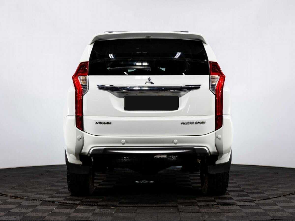 Mitsubishi Pajero Sport 2017 года с пробегом. Фото: #4