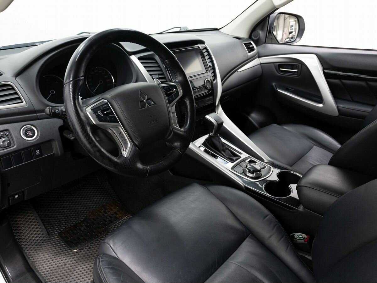 Mitsubishi Pajero Sport 2017 года с пробегом. Фото: #6