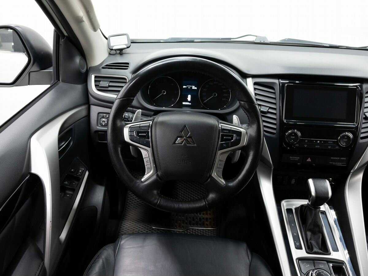 Mitsubishi Pajero Sport 2017 года с пробегом. Фото: #13
