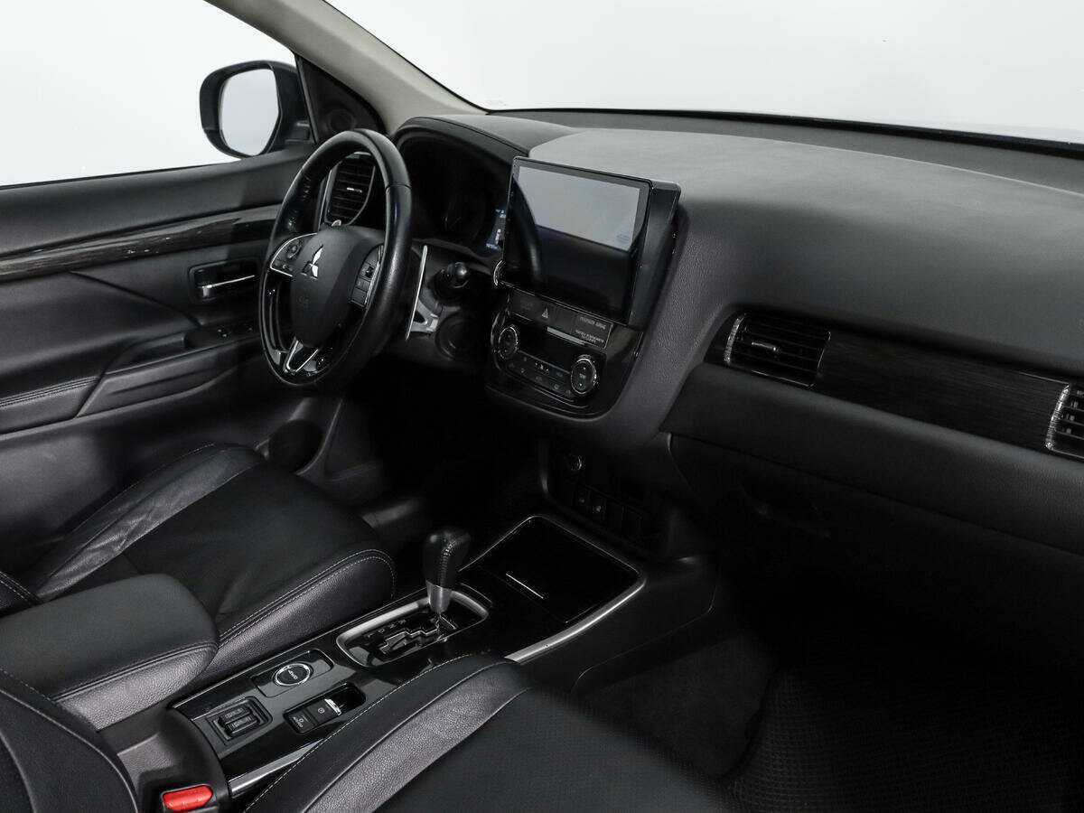 Mitsubishi Outlander 2017 года с пробегом. Фото: #11