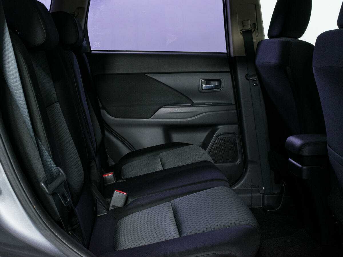 Mitsubishi Outlander 2012 года с пробегом. Фото: #12