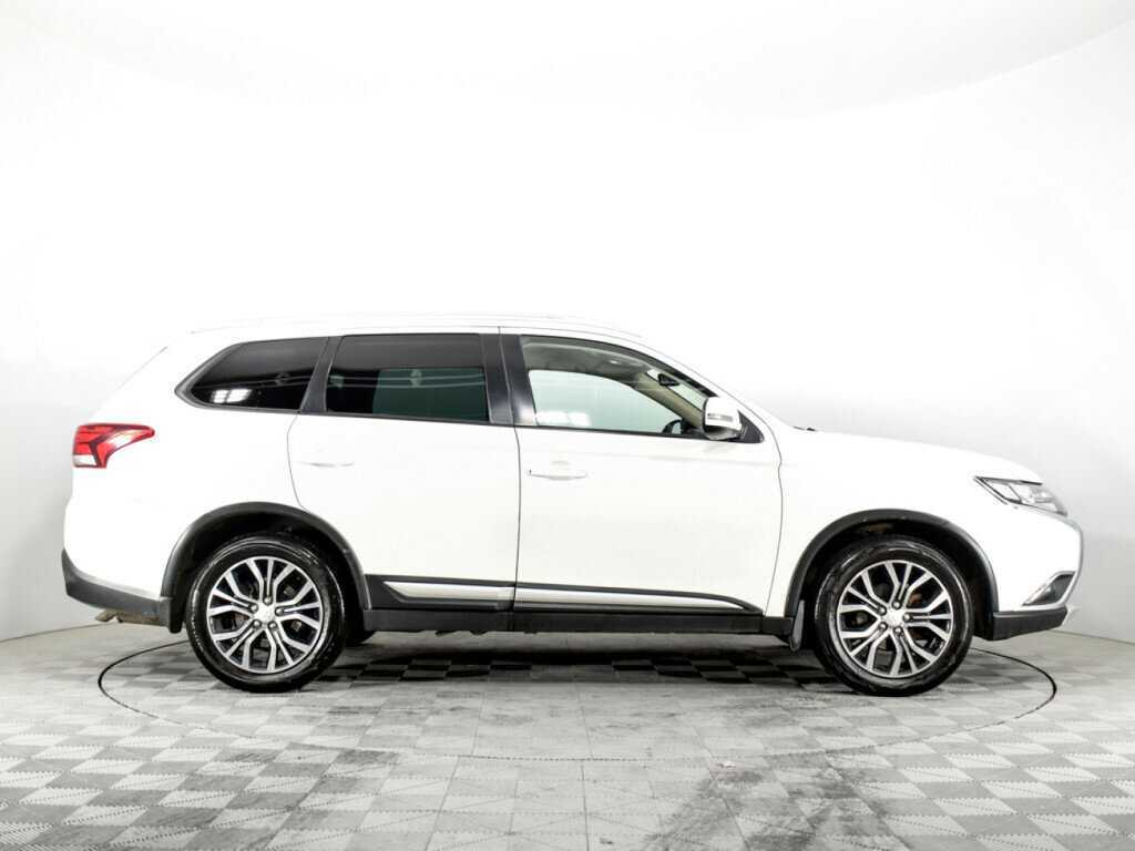 Mitsubishi Outlander 2017 года с пробегом. Фото: #3