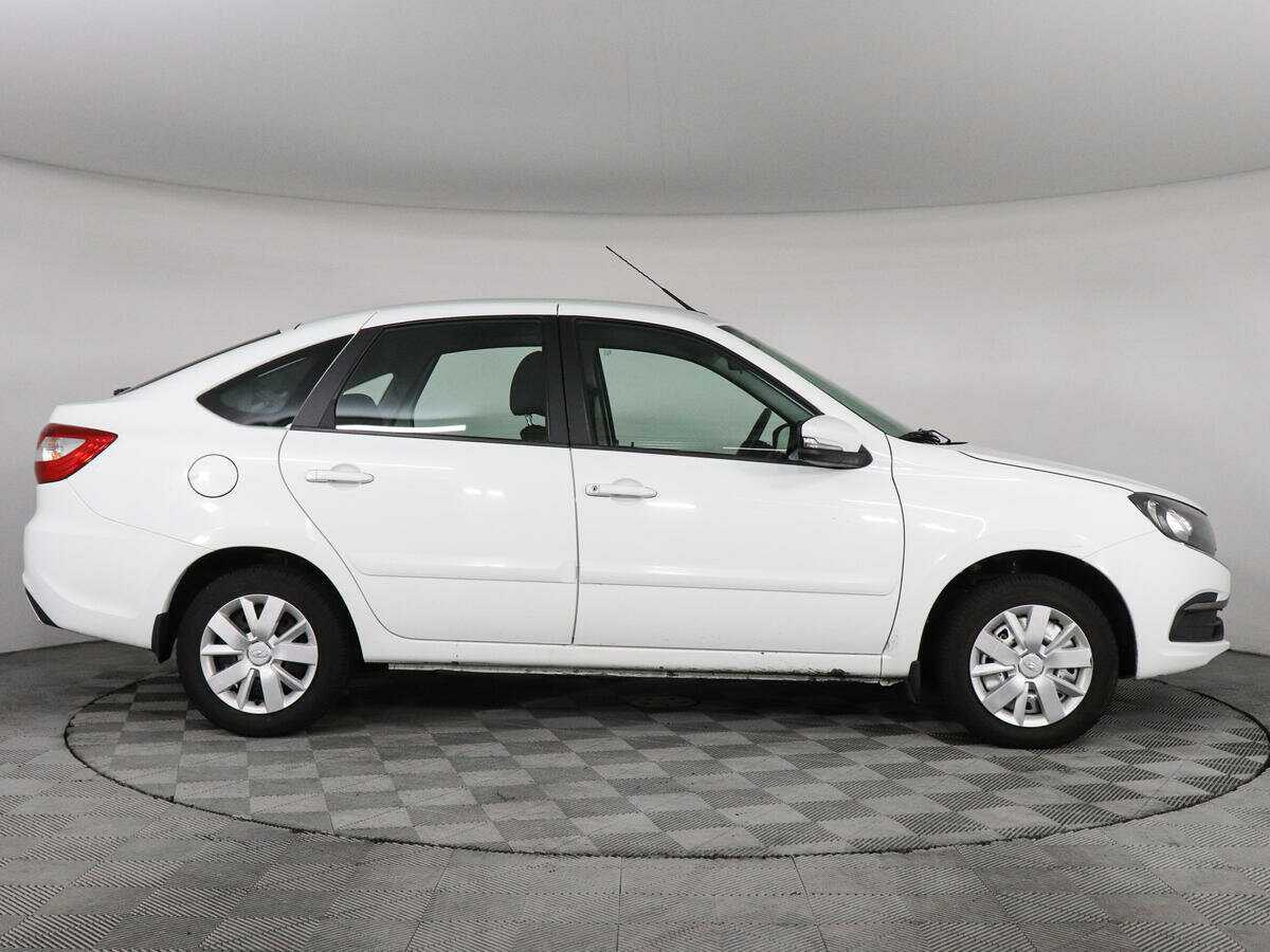 Б/У Лада (ВАЗ) Гранта 2018 года. Фото: #3