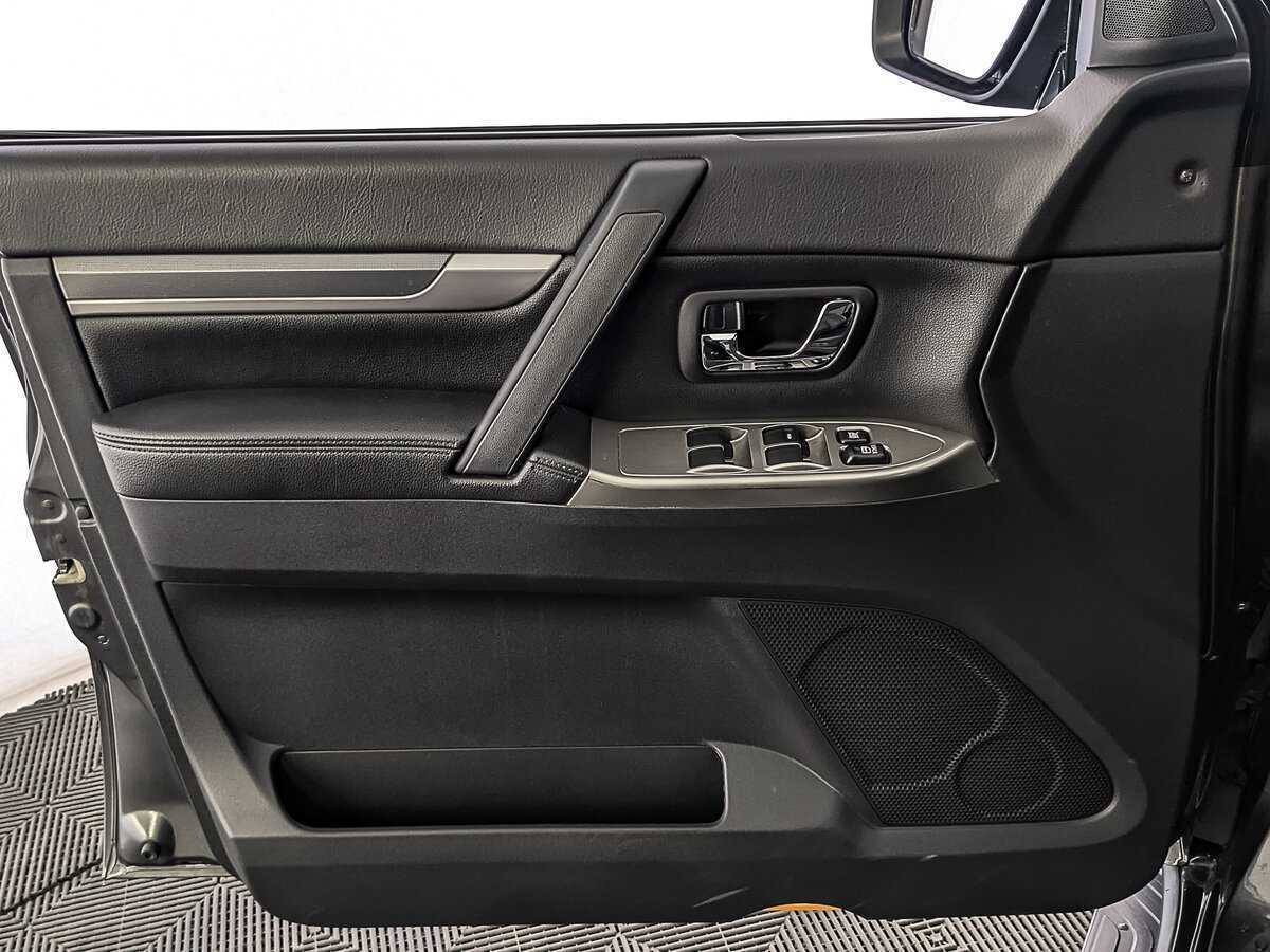 Mitsubishi Pajero 2018 года с пробегом. Фото: #18