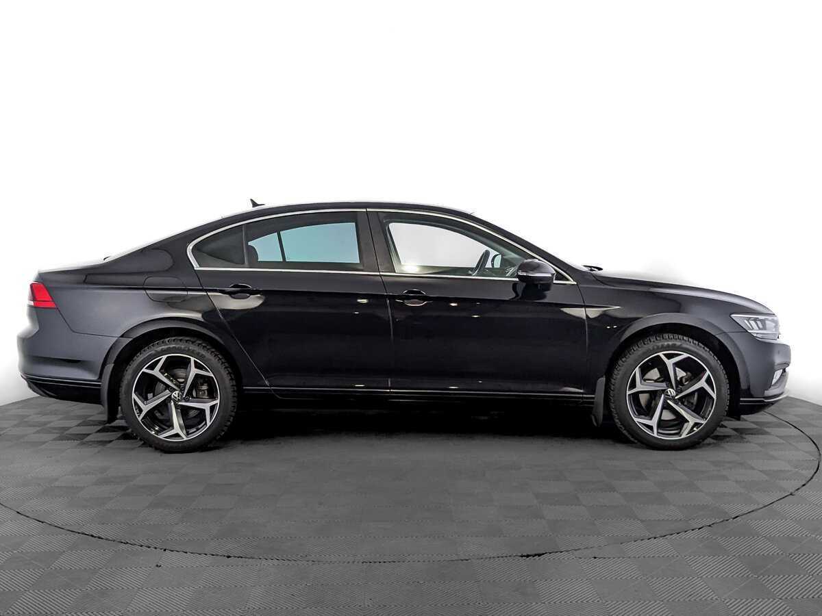 Volkswagen Passat 2021 года с пробегом. Фото: #3