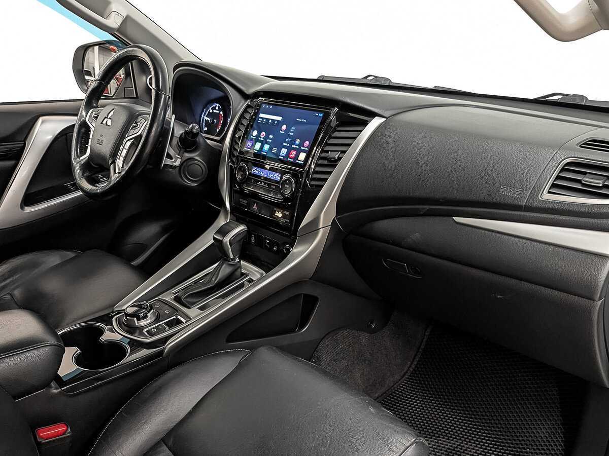 Mitsubishi Pajero Sport 2017 года с пробегом. Фото: #10