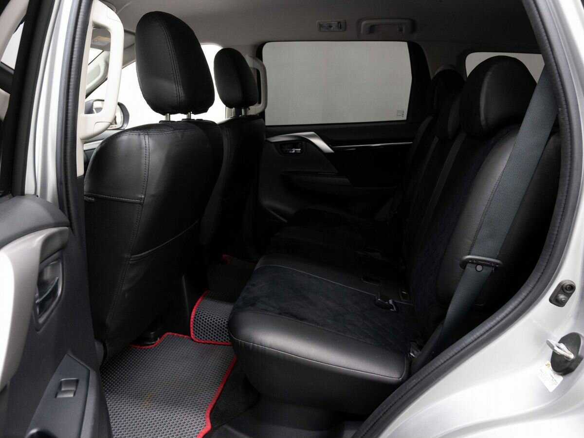 Mitsubishi Pajero Sport 2017 года с пробегом. Фото: #9