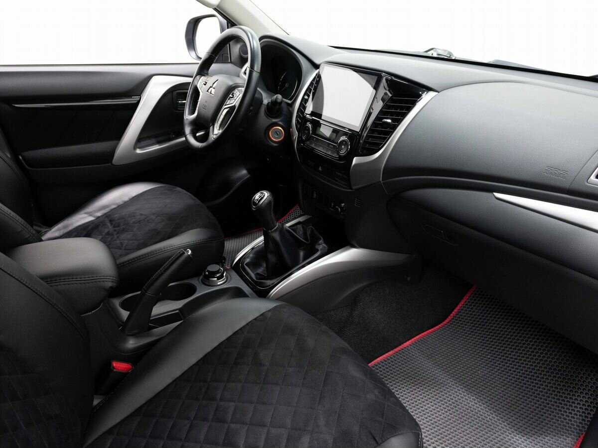 Mitsubishi Pajero Sport 2017 года с пробегом. Фото: #11