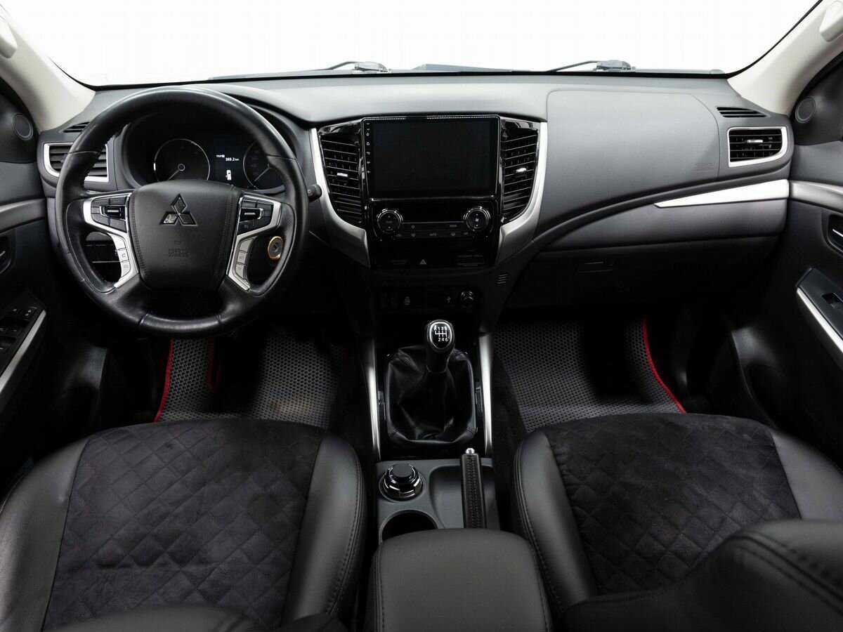 Mitsubishi Pajero Sport 2017 года с пробегом. Фото: #13