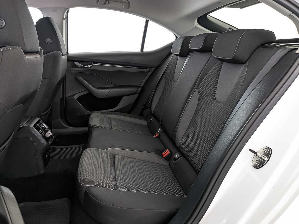 Б/У Шкода Октавия 2021 года. Фото: #17