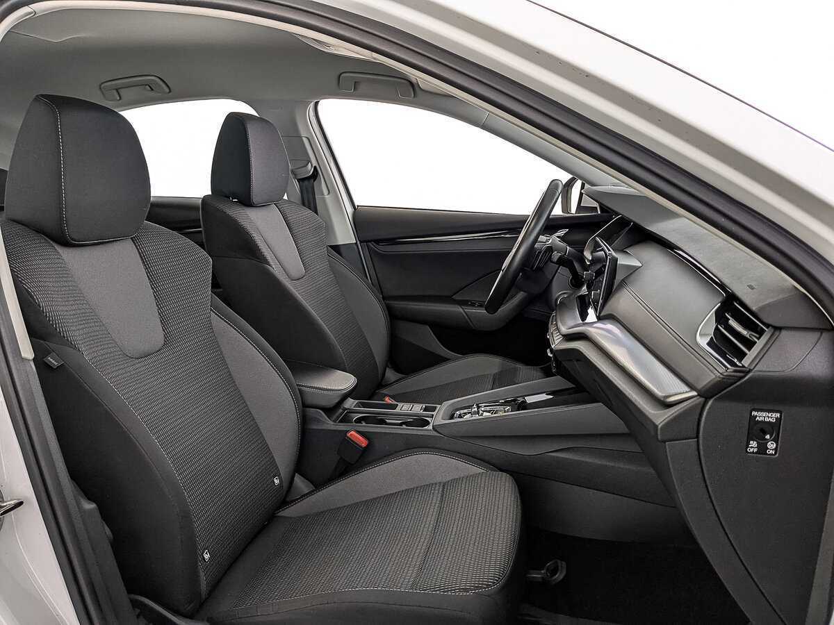 Б/У Шкода Октавия 2021 года. Фото: #22