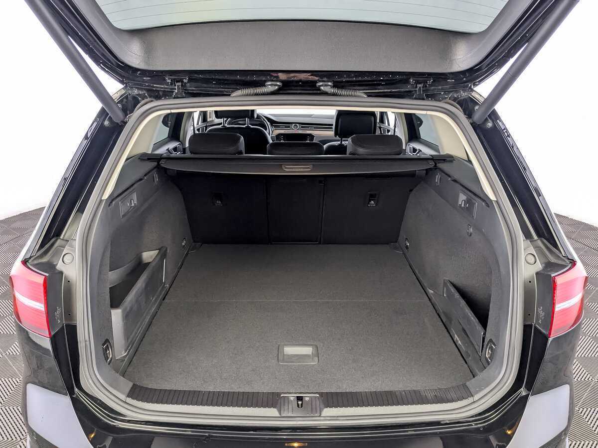 Volkswagen Passat 2018 года с пробегом. Фото: #9