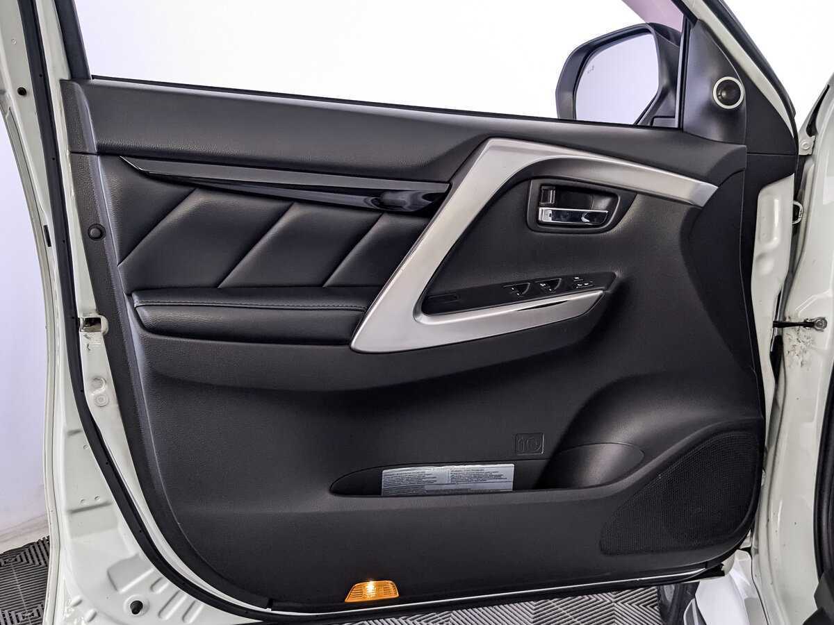 Mitsubishi Pajero Sport 2017 года с пробегом. Фото: #16