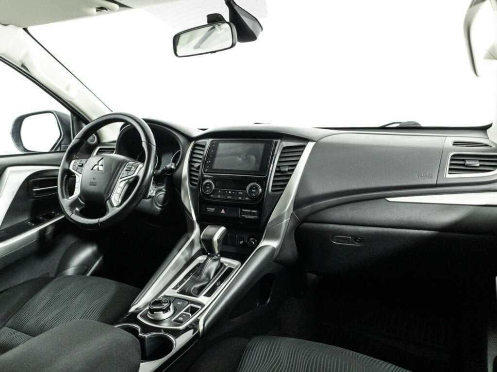 Mitsubishi Pajero Sport 2018 года с пробегом. Фото: #8