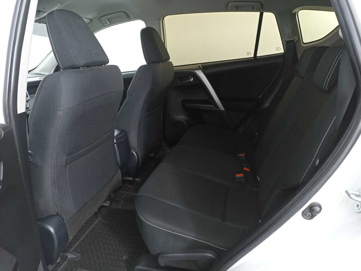 Toyota RAV4 2017 года с пробегом. Фото: #6