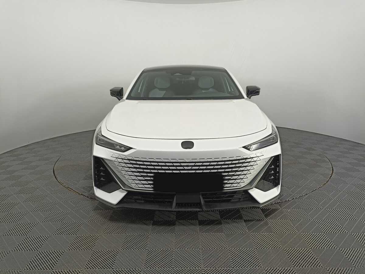 Б/У Чанган УНИ-В 2023 года. Фото: #1