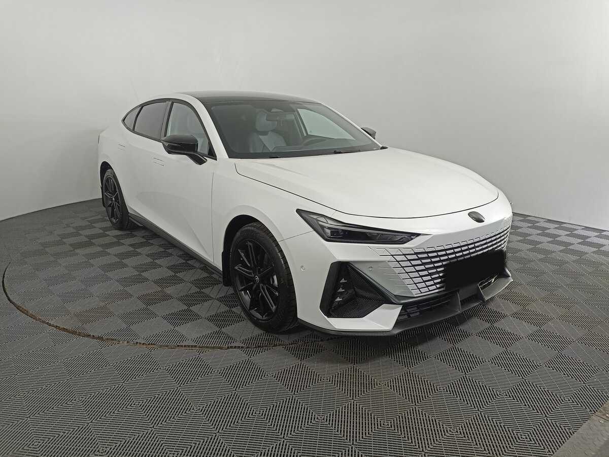 Б/У Чанган УНИ-В 2023 года. Фото: #2