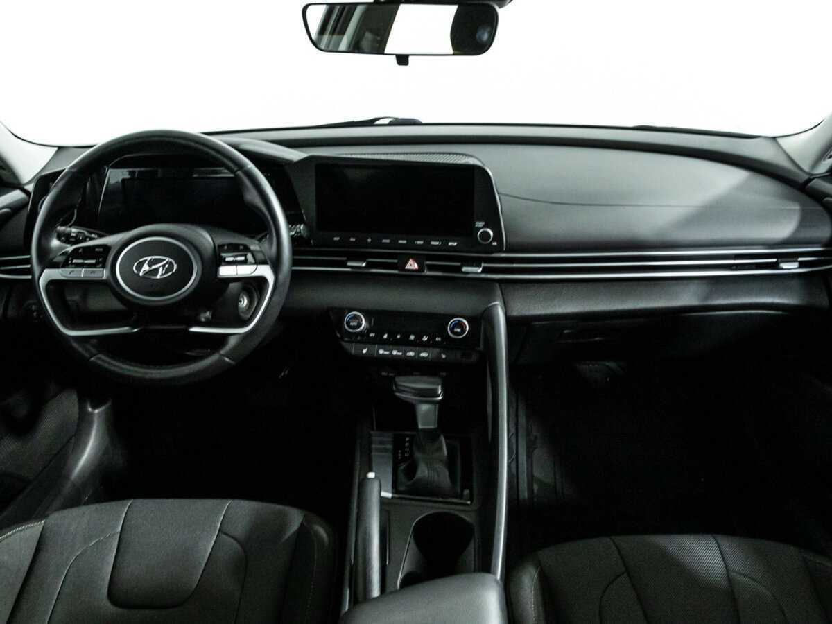 Hyundai Elantra 2023 года с пробегом. Фото: #12