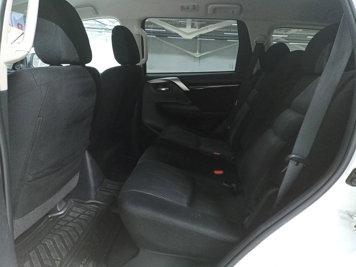 Mitsubishi Pajero Sport 2018 года с пробегом. Фото: #11