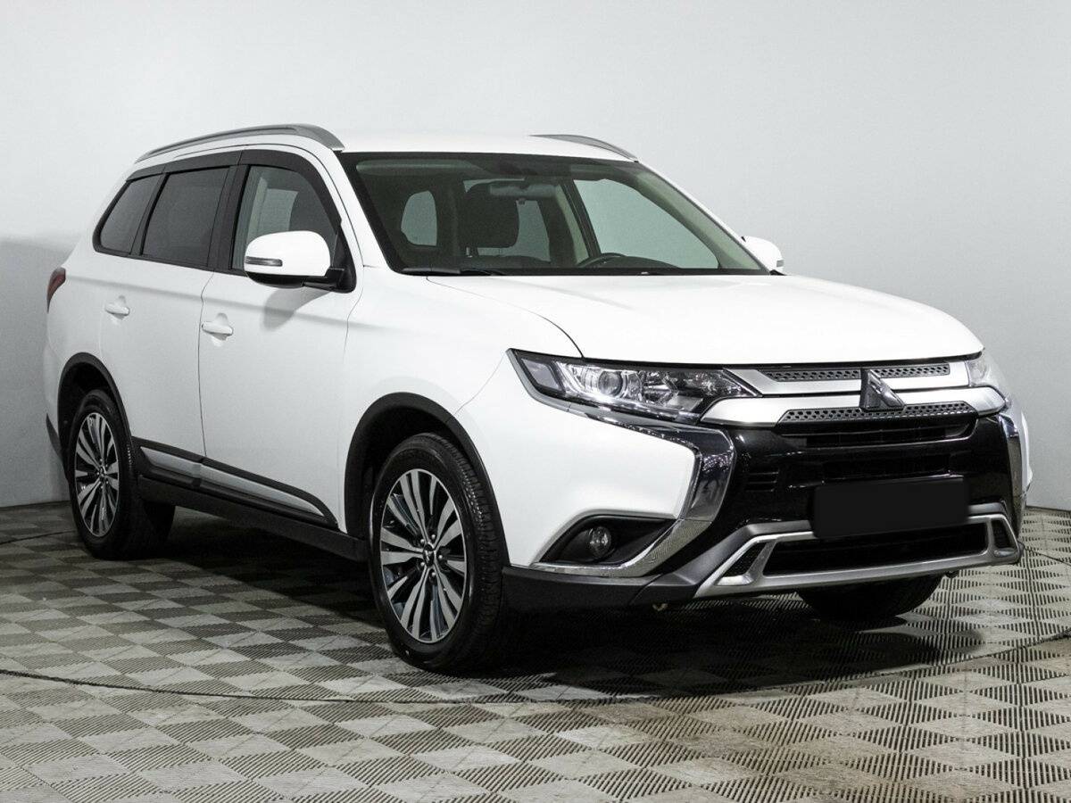 Mitsubishi Outlander 2021 года с пробегом. Фото: #2