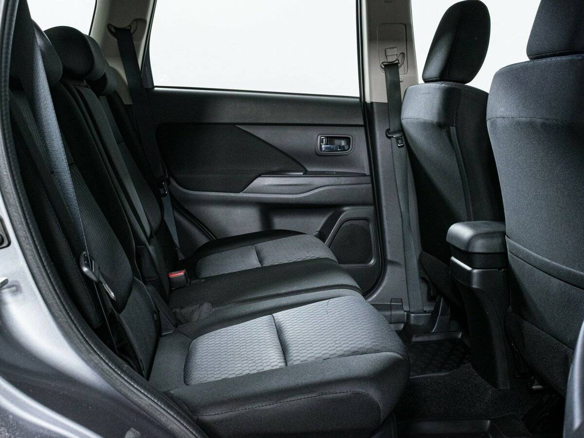 Mitsubishi Outlander 2012 года с пробегом. Фото: #9