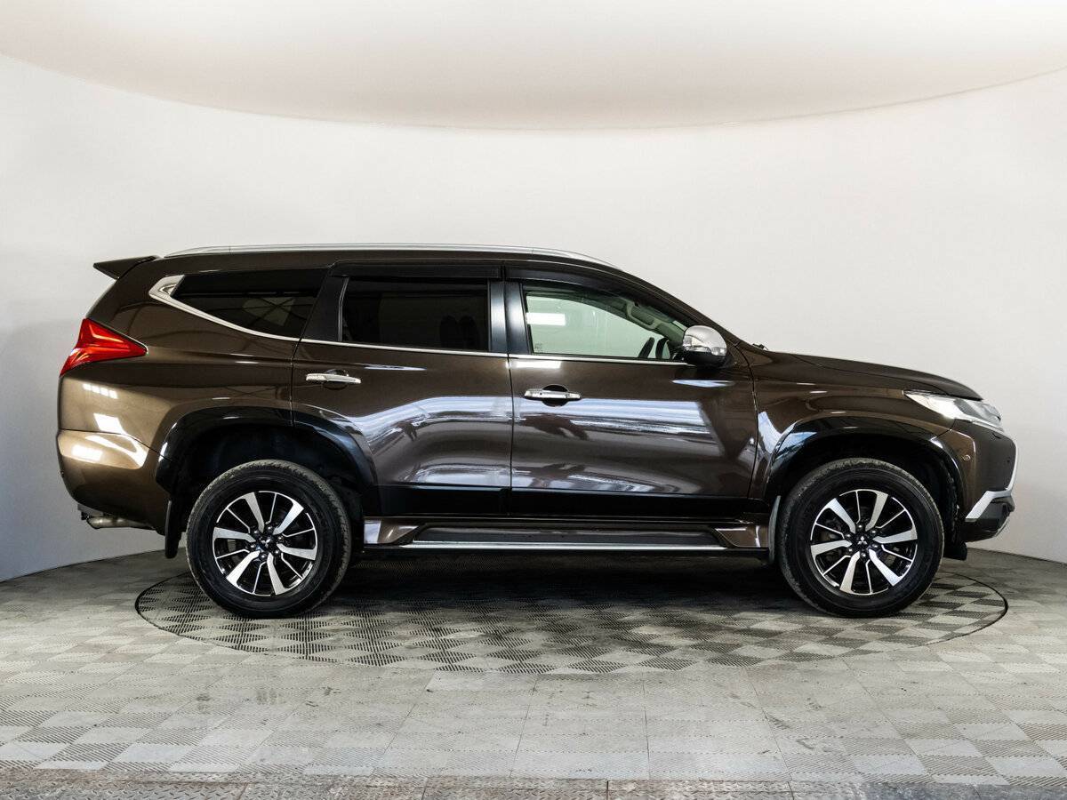 Mitsubishi Pajero Sport 2019 года с пробегом. Фото: #4