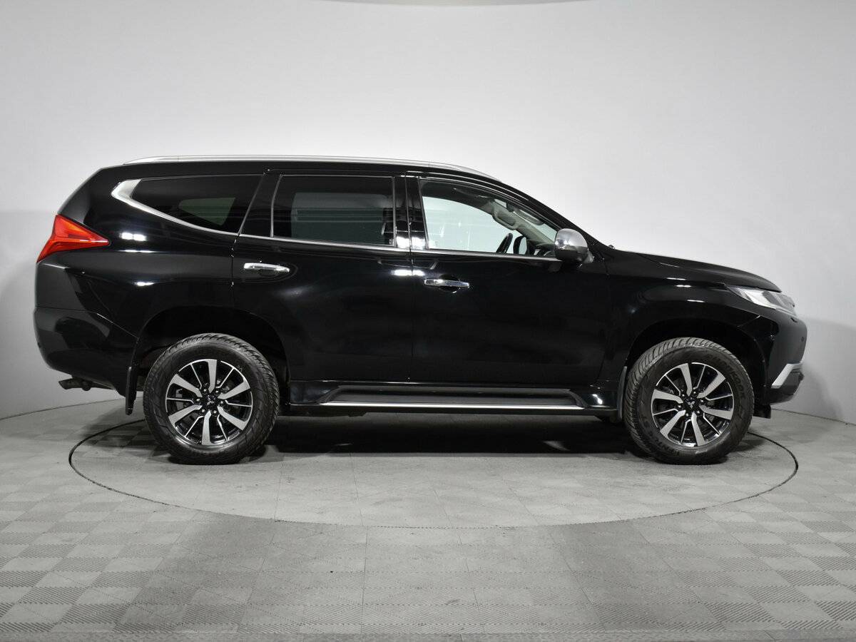 Mitsubishi Pajero Sport 2017 года с пробегом. Фото: #3