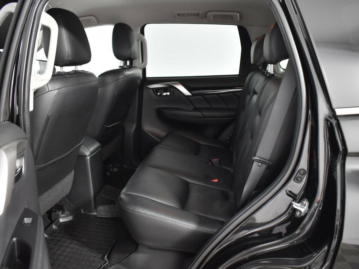 Mitsubishi Pajero Sport 2017 года с пробегом. Фото: #10