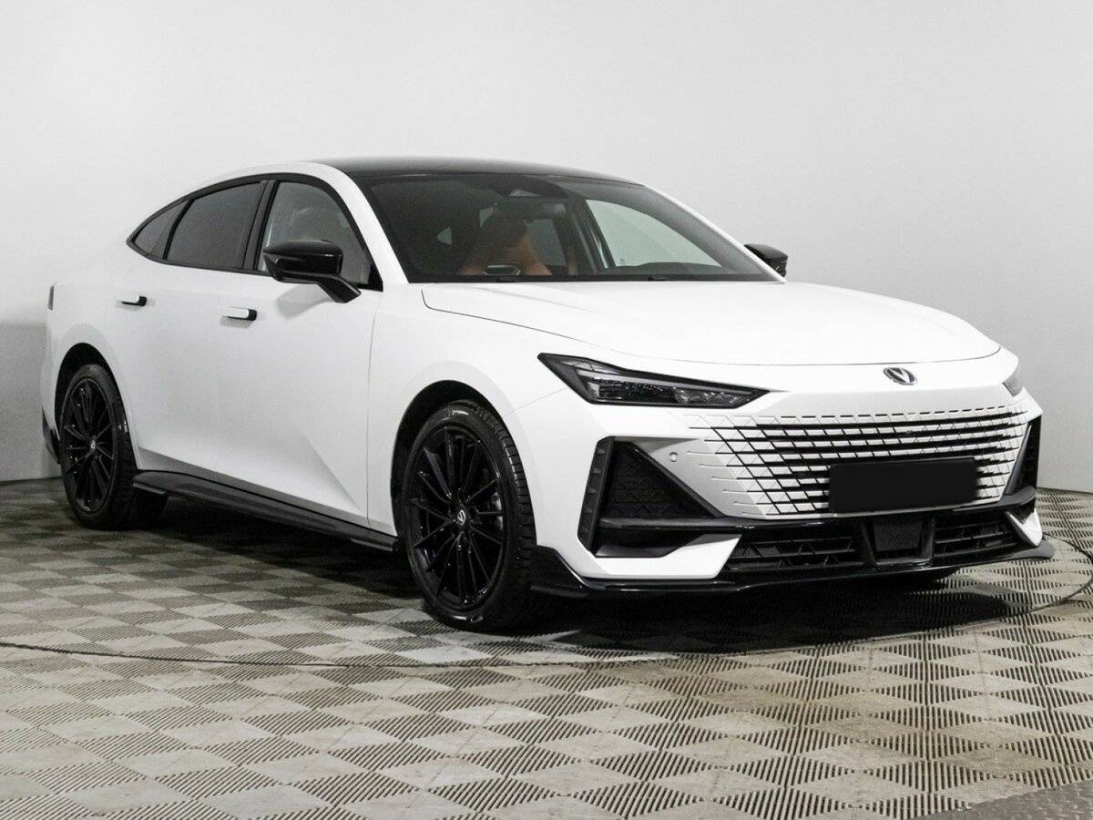 Б/У Чанган УНИ-В 2023 года. Фото: #2