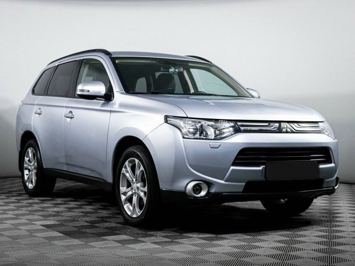Mitsubishi Outlander 2012 года с пробегом. Фото: #2
