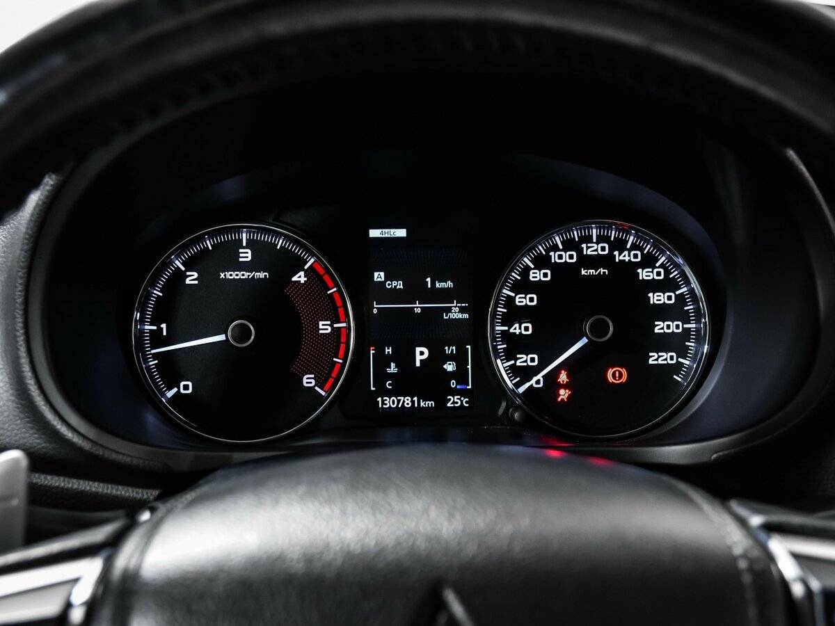 Mitsubishi Pajero Sport 2017 года с пробегом. Фото: #9