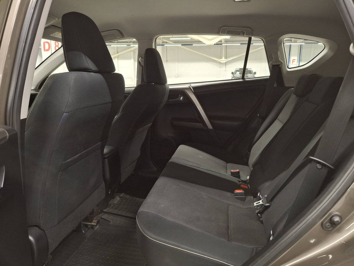 Toyota RAV4 2015 года с пробегом. Фото: #10