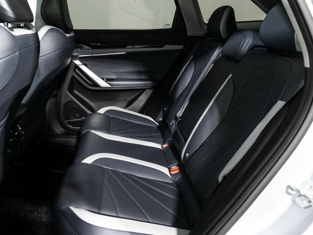 Geely Atlas 2024 года с пробегом. Фото: #9