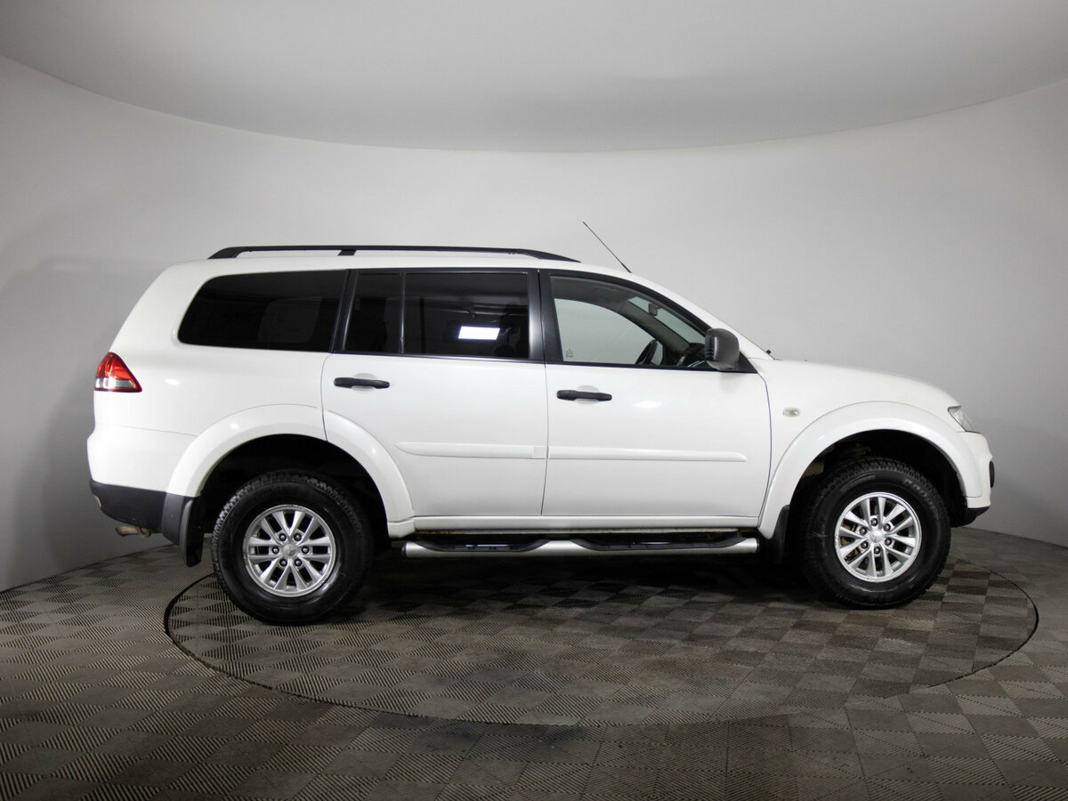 Б/У Митсубиши Паджеро Спорт 2014 года. Фото: #3