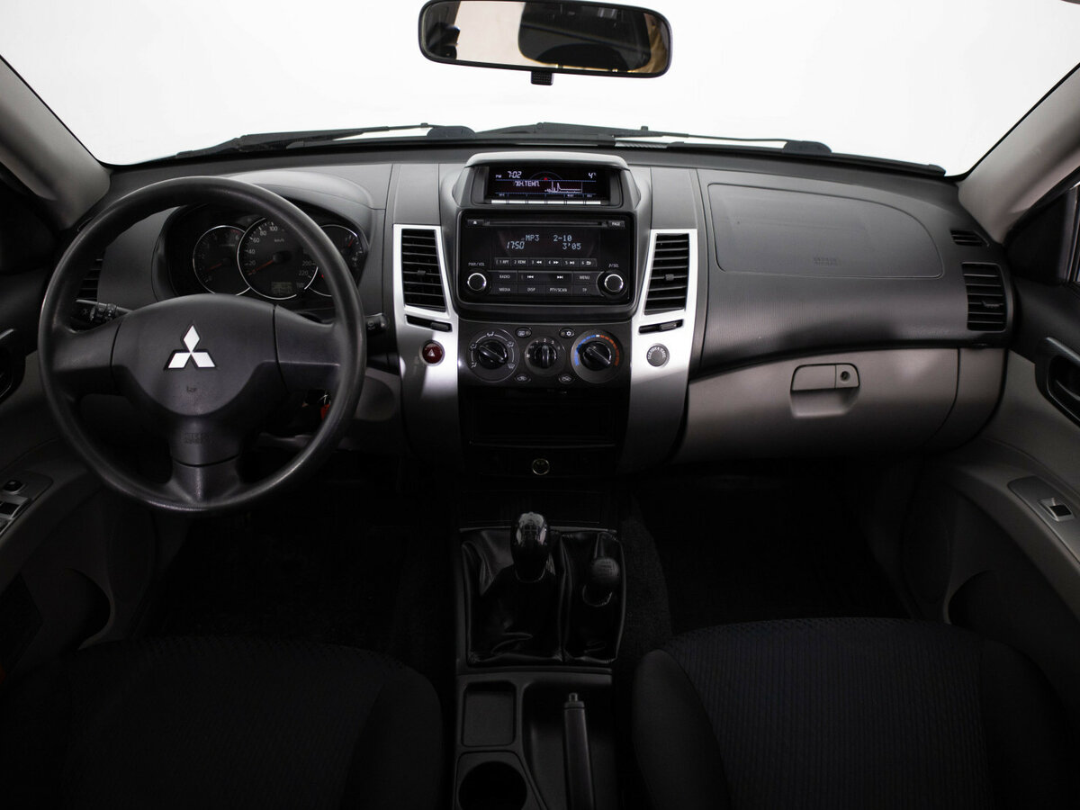 Б/У Митсубиши Паджеро Спорт 2014 года. Фото: #9